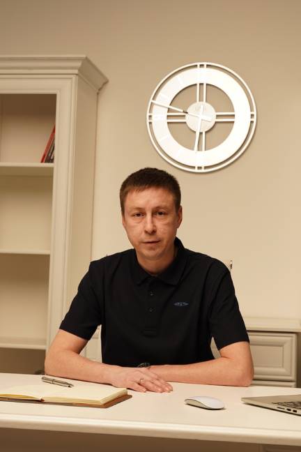 Николай Семёнов &ndash; руководитель отдела продаж