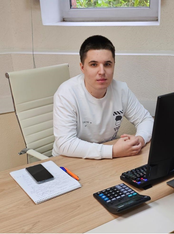 Артем Тихменев &ndash; менеджер по закупкам